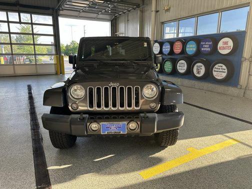 Granite Crystal Metallic Clearcoat 2016 Jeep Wrangler Unlimited Sahara