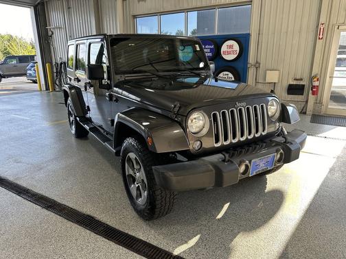 Granite Crystal Metallic Clearcoat 2016 Jeep Wrangler Unlimited Sahara
