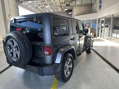 Granite Crystal Metallic Clearcoat 2016 Jeep Wrangler Unlimited Sahara
