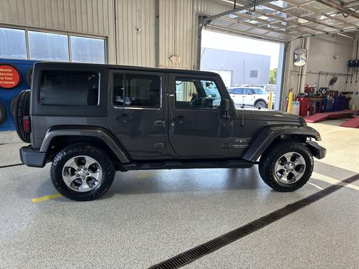 Granite Crystal Metallic Clearcoat 2016 Jeep Wrangler Unlimited Sahara