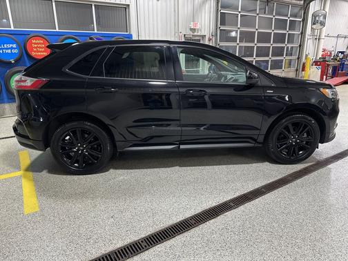 Agate Black Metallic 2024 Ford Edge ST Line