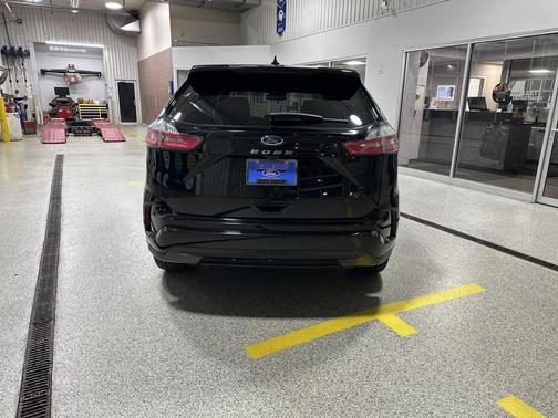 Agate Black Metallic 2024 Ford Edge ST Line