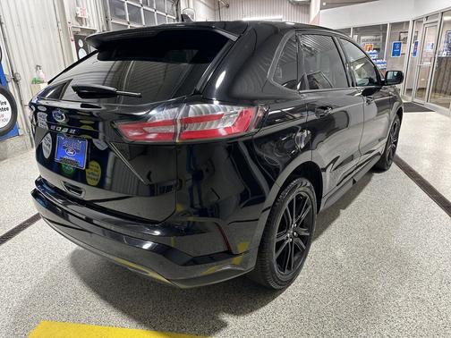 Agate Black Metallic 2024 Ford Edge ST Line