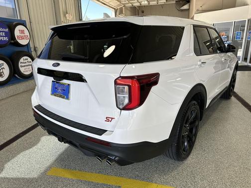 White Metallic 2022 Ford Explorer ST
