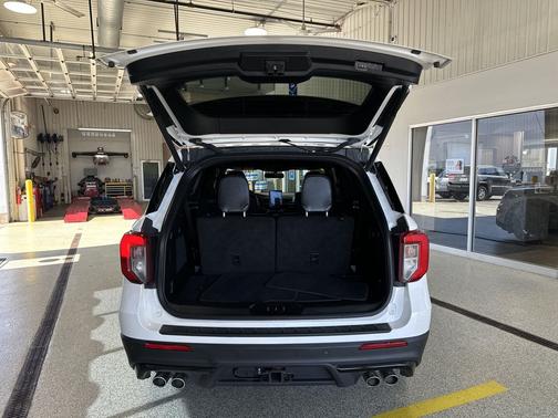 White Metallic 2022 Ford Explorer ST