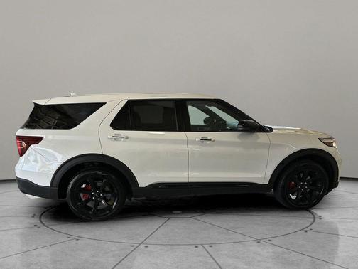 White Metallic 2022 Ford Explorer ST