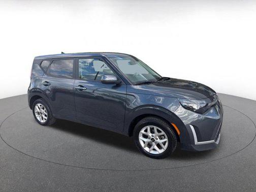 Gravity Gray 2025 Kia Soul LX