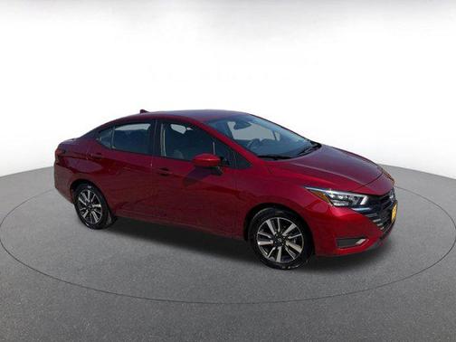 Scarlet Ember Tintcoat 2025 Nissan Versa 1.6 SV