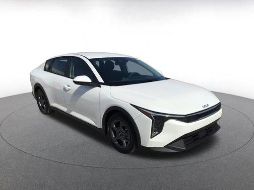 Snow White Pearl 2025 Kia K4 LXS