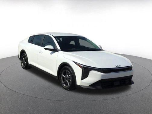 Snow White Pearl 2025 Kia K4 LXS