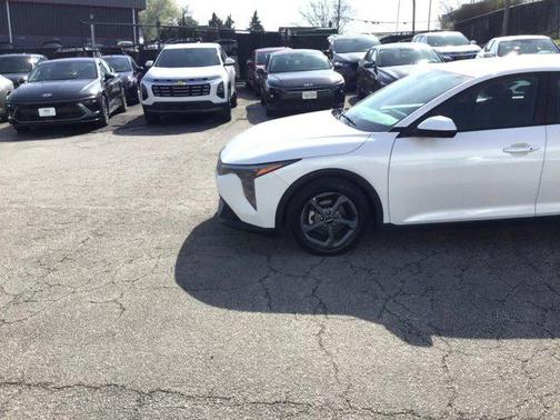 Snow White Pearl 2025 Kia K4 LXS