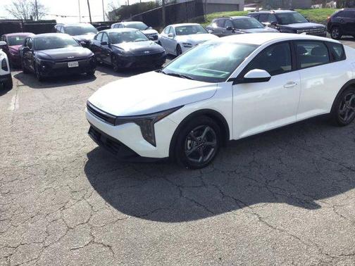 Snow White Pearl 2025 Kia K4 LXS