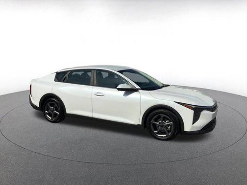 Snow White Pearl 2025 Kia K4 LXS