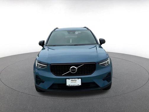 2024 Volvo XC40 CORE