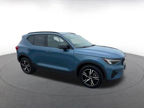 2024 Volvo XC40 CORE