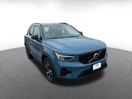 2024 Volvo XC40 CORE
