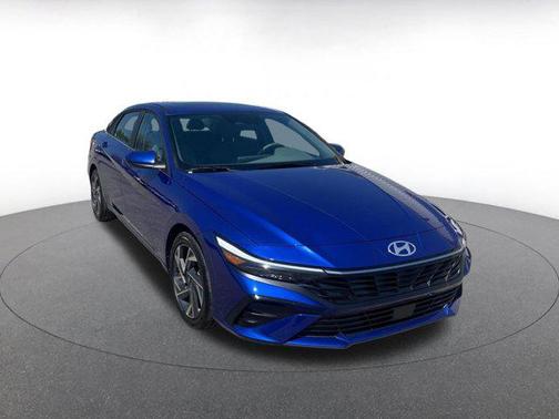 2025 Hyundai ELANTRA SEL