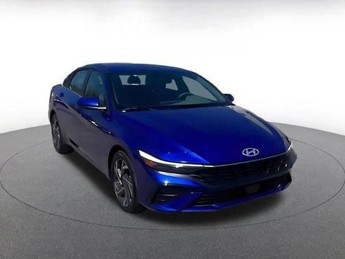 2025 Hyundai ELANTRA SEL
