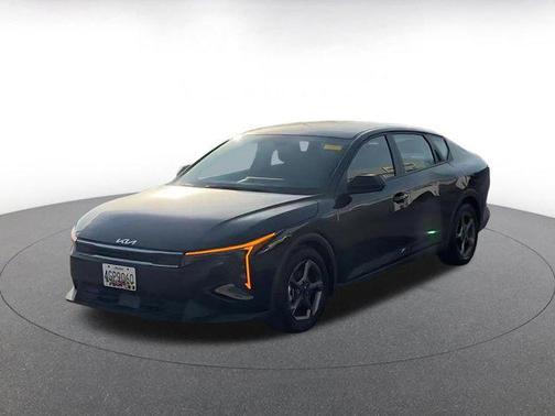 Aurora Black Pearl 2025 Kia K4 LXS