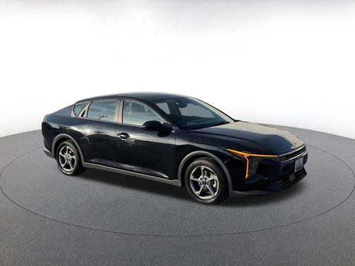 Aurora Black Pearl 2025 Kia K4 LXS