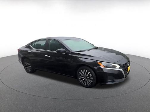 Super Black 2025 Nissan Altima SV FWD