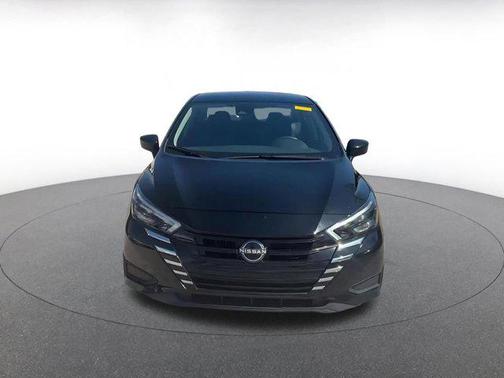 Super Black 2025 Nissan Versa 1.6 SV