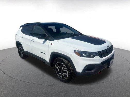 Bright White Clearcoat 2025 Jeep Compass Trailhawk