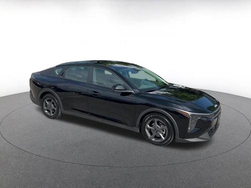 Aurora Black Pearl 2025 Kia K4 LXS