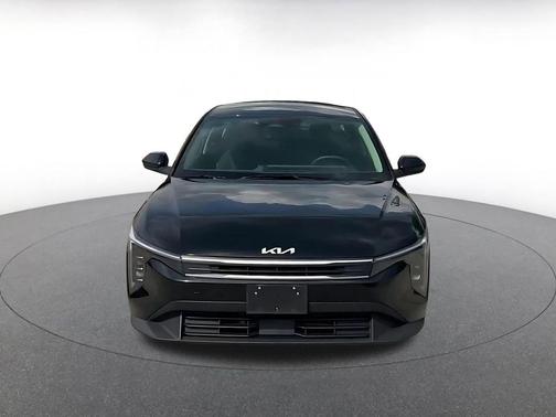Aurora Black Pearl 2025 Kia K4 LXS
