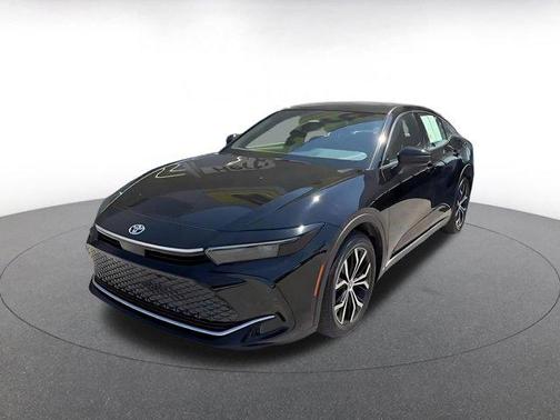 Black 2025 Toyota Crown XLE