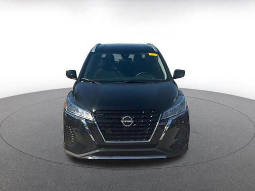 Super Black 2024 Nissan Kicks SV