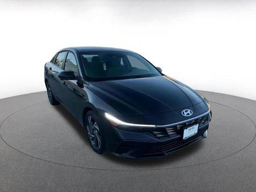 2025 Hyundai ELANTRA SEL