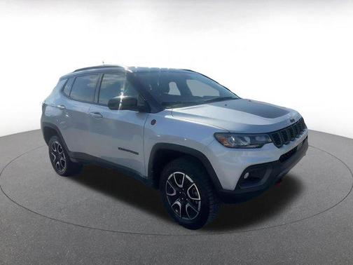 Silver Zynith Metallic Clearcoat 2025 Jeep Compass Trailhawk