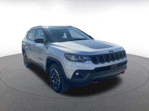 Silver Zynith Metallic Clearcoat 2025 Jeep Compass Trailhawk
