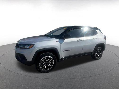 Silver Zynith Metallic Clearcoat 2025 Jeep Compass Trailhawk