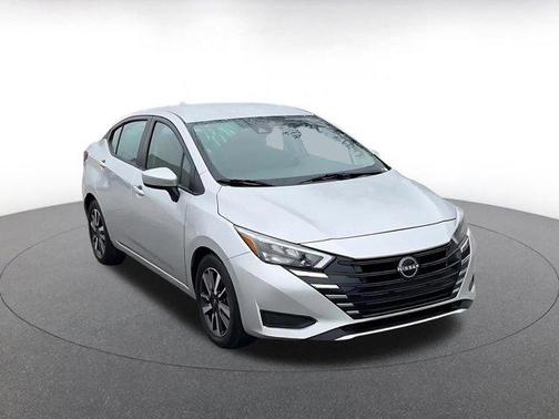 Brilliant Silver Metallic 2025 Nissan Versa 1.6 SV