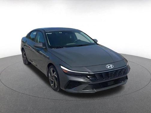 2025 Hyundai ELANTRA SEL