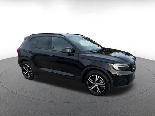2024 Volvo XC40 CORE