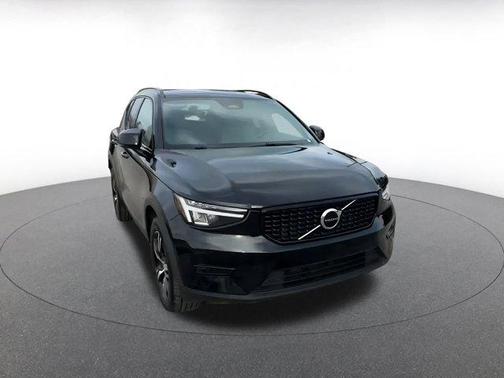 2024 Volvo XC40 CORE