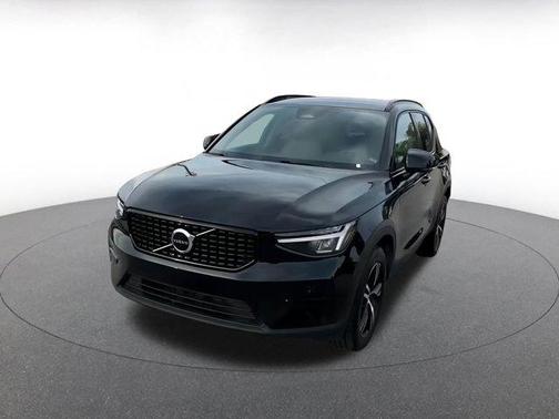 2024 Volvo XC40 CORE