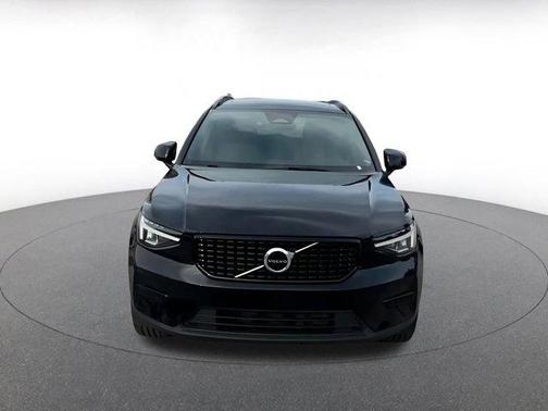 2024 Volvo XC40 CORE