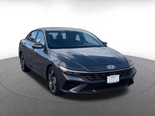 2025 Hyundai ELANTRA SEL