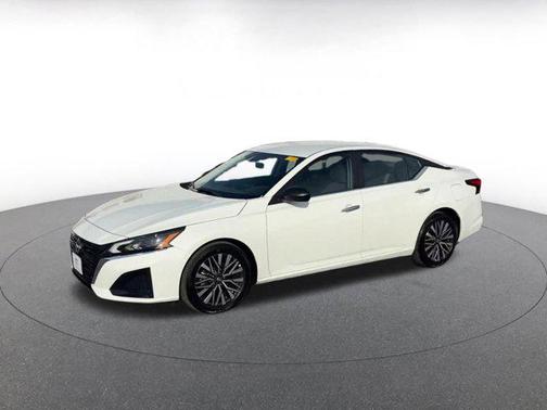 Glacier White 2025 Nissan Altima SV FWD