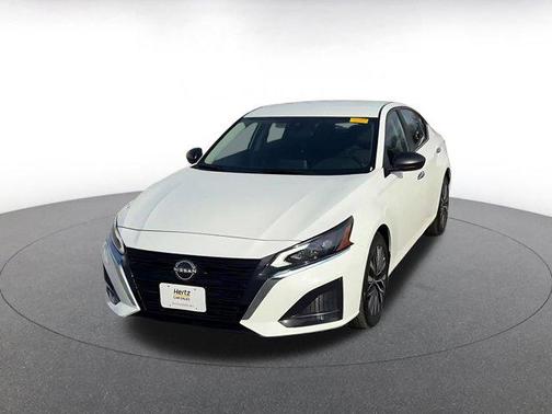 Glacier White 2025 Nissan Altima SV FWD