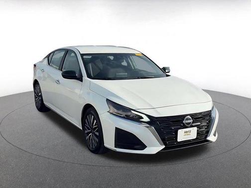 Glacier White 2025 Nissan Altima SV FWD