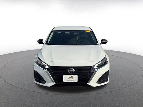 Glacier White 2025 Nissan Altima SV FWD