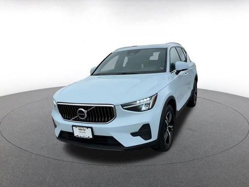 2024 Volvo XC40 CORE