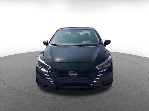 Super Black 2025 Nissan Versa 1.6 SV