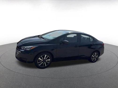 Super Black 2025 Nissan Versa 1.6 SV