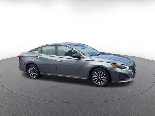 Gun Metallic 2025 Nissan Altima SV FWD